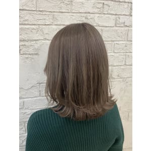 スモーキーベージュ レイヤーカット くすみベージュ7045