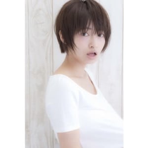大人の女性にオススメの小顔ショート　