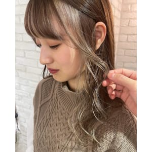 10～40代まで大人気　周りと差をつけるインナーカラー