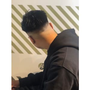 フェードカットスタイル【BARBER-BAR】