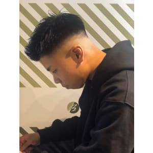 フェードカットスタイル【BARBER-BAR】