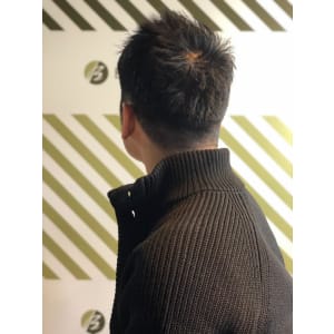大人の刈り上げスタイル【BARBER-BAR】