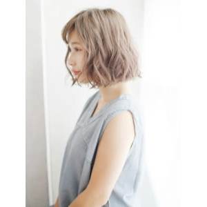 透け感ハイトーンのゆるカール