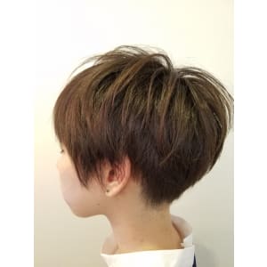 女性らしいフォルムのショート【神戸・Oggi hair】