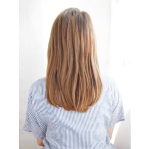 ナチュラルかきあげストレートスタイル