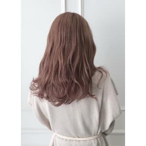 ピンクベージュ