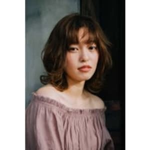 透明感のあるベージュカラー