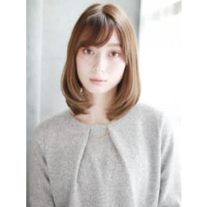 透け感ベージュのボブスタイル