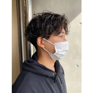 ラフニュアンスパーマ　ツーブロセンターパート