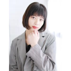 ダークカラーのモードボブスタイル