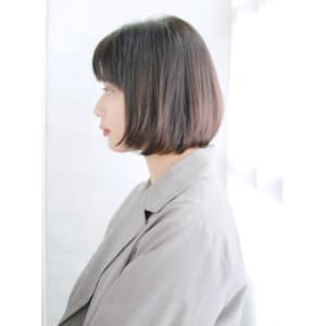 ダークカラーのモードボブスタイル