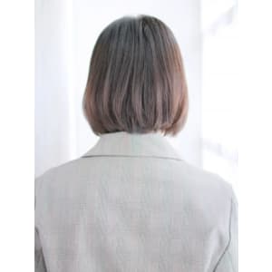 ダークカラーのモードボブスタイル
