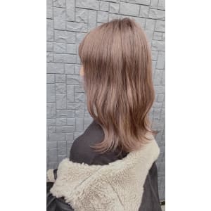 ピンクベージュ