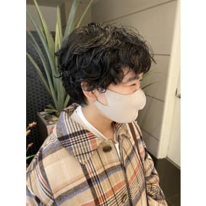 西原晃-オン眉×くるくるパーマ