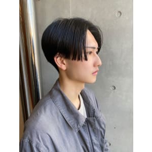 前下がりトランクスヘア