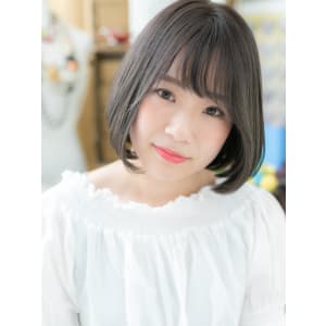 黒髪艶カラーが大人かわいい小顔前下がりボブ　ダークアッシュ
