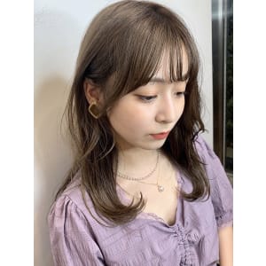 シースルーバングが可愛い韓国ヘア