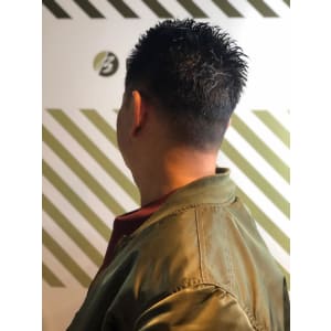 大人の刈り上げスタイル【BARBER-BAR】