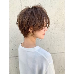 際立つ立体感　上質な垢抜けショート