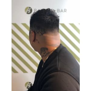 スキンフェードスタイル【BARBER-BAR】