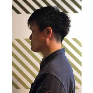 大人の刈り上げスタイル【BARBER-BAR】