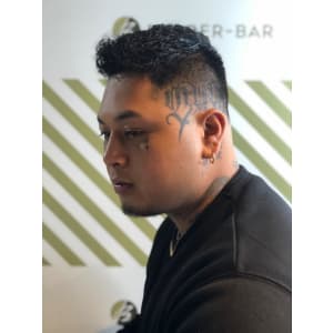 スキンフェードスタイル【BARBER-BAR】