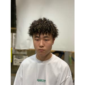 カット×ツイスト　担当西村