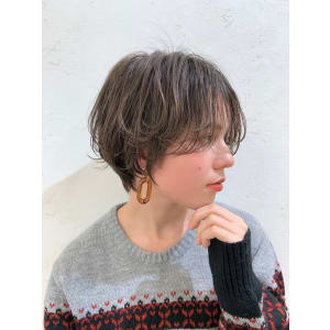 外国人風くすみベージュ　ノーブルショート