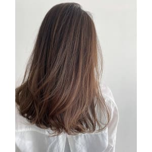 根元が伸びても気になりづらいナチュラルグラデーション