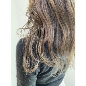 20代30代大人かわいいハイライト/カーキアッシュ/西原晃