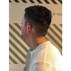 フェードカットスタイル【BARBER-BAR】