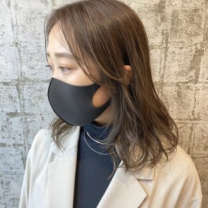 顔まわりにレイヤー×グレージュカラー