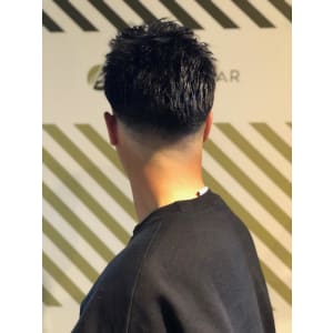 フェードカットスタイル【BARBER-BAR】