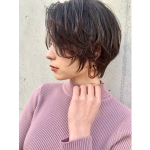 横顔をキレイに魅せる　似合わせショート