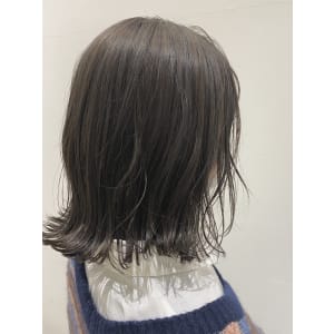 ダークグレージュ