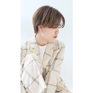 横顔をキレイに魅せる　似合わせショート