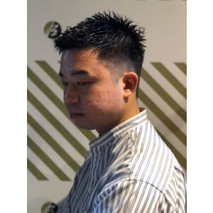 フェードカットスタイル【BARBER-BAR】
