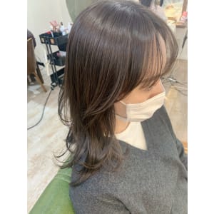 ナチュラル顔まわりレイヤー/透明感グレージュカラー
