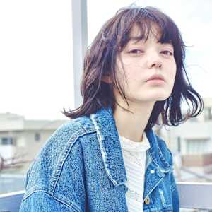 敢えてごくゆるの毛先ウェーブをタンバルモリに与えて気だるさを
