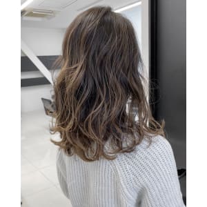 イルミナカラー - Ease by amble luxe 北千住【イース バイ アンブル リュクス キタセンジュ】掲載中