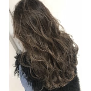 イルミナカラー - Ease by amble luxe 北千住【イース バイ アンブル リュクス キタセンジュ】掲載中