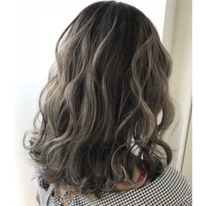 イルミナカラー - Ease by amble luxe 北千住【イース バイ アンブル リュクス キタセンジュ】掲載中
