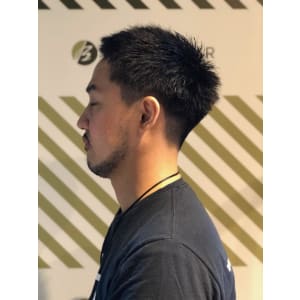 大人の刈り上げスタイル【BARBER-BAR】