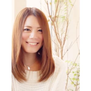 顔周り包み込む大人かわいい柔らかセミロング