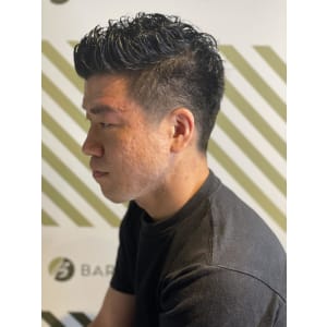 大人の刈り上げショートスタイル【BARBER-BAR】