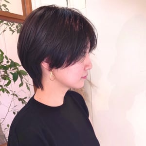 《中目黒サロンe's》黒髪??大人ハンサムショート【佐久間】