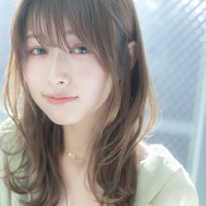 【絶妙な空気感のセミロング】バングの透け感と毛先の束感が旬♪