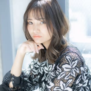 【旬顔くびれセミディ】透明感ある外国人風カラー♪