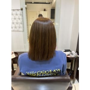 カラーで一番明るい色に　アッシュ系