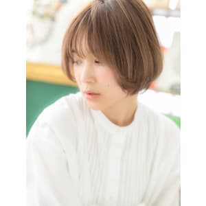 ニュアンスカラーくせ毛風切りっぱなしボブ　ルミエールジンジャ
